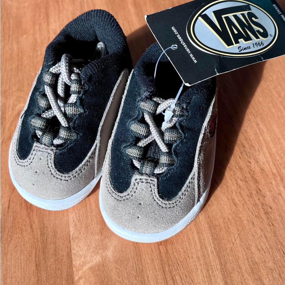 Baby Vans - Classic Two-Tone Black/Tan Toddler Sneakers - NWT - Sz 2.5